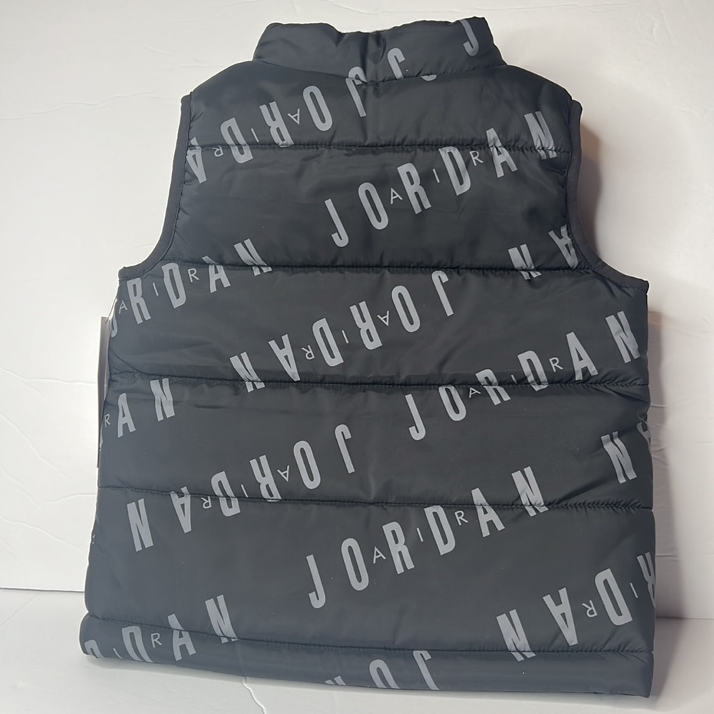 Boy’s Jordan Vest - Picture 3 of 7